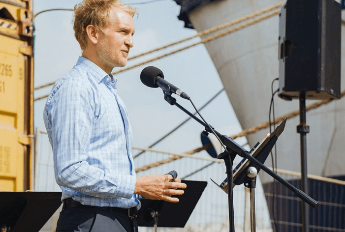 Stefan Kliewer, volunteer Chaplain and Counselor, preaches during a Sunday church service. © Mercy Ships