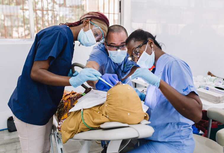 dentalklinik-mentoring-guinea-757x520-1