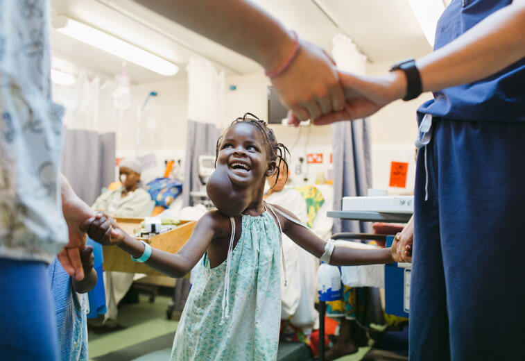 Patient Houleye dance station